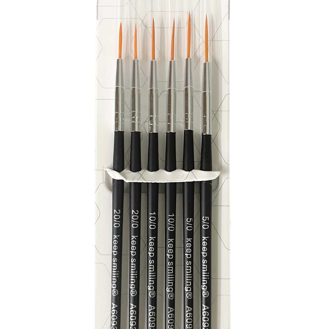 Long tip detail liner brush